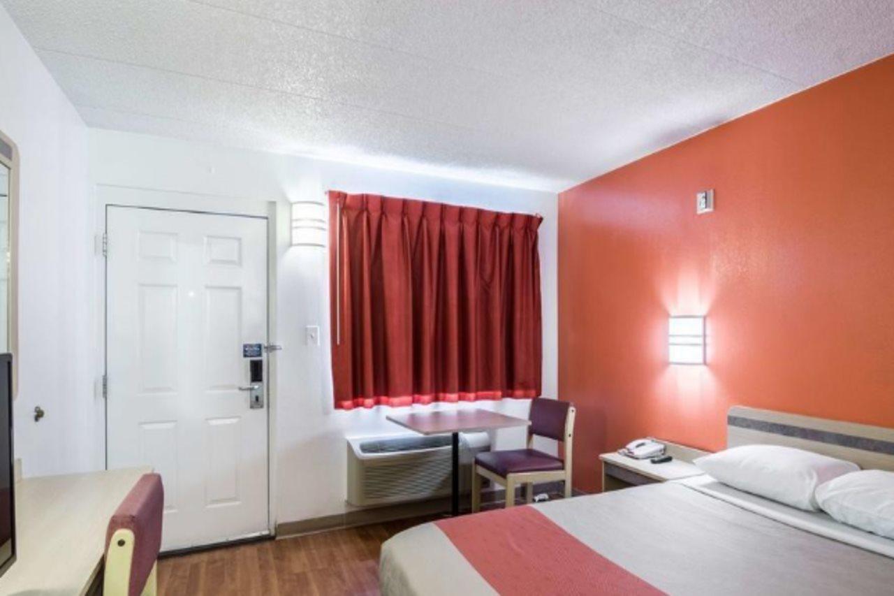 Motel 6 Chicago Southwest - Aurora Ngoại thất bức ảnh